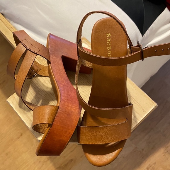 Brown chunky heels - Picture 1 of 3